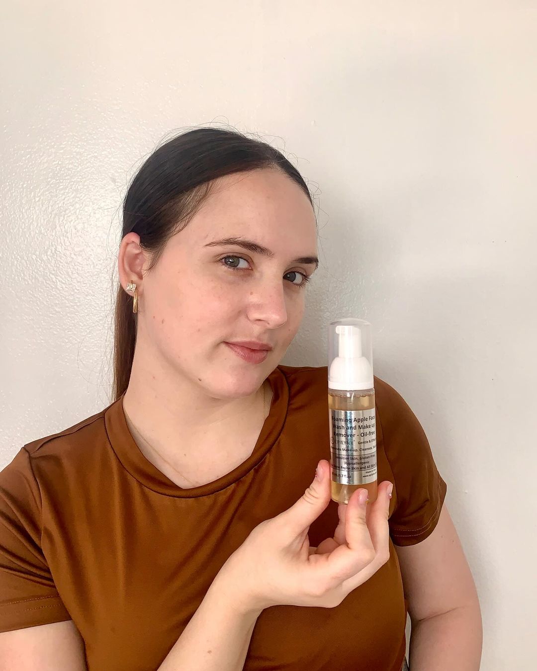 Oil-Free Foaming Face Wash for Acne-Prone Skin